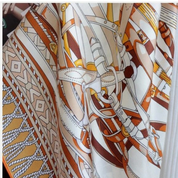 100% Mulberry Twill Silk Scarf Belts Print 35.4”x35.4” (90×90 cm) - Picture 8 of 9